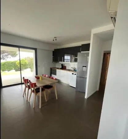 Rdc De Avec Piscine Nyaraló